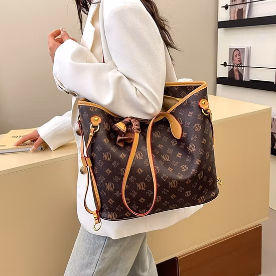 Emg6810 con portafoglio Borse tessute da spiaggia New Green Shopping Personalizzabile Vendita all'ingrosso nera Borsa tote di moda in pelle personalizzata grande trapuntata di lusso nera
